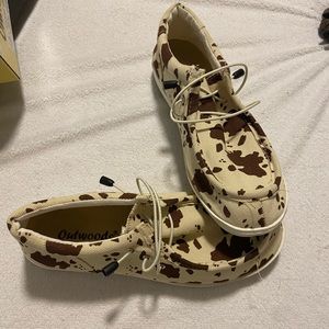 Out woods cow print shoes🐄